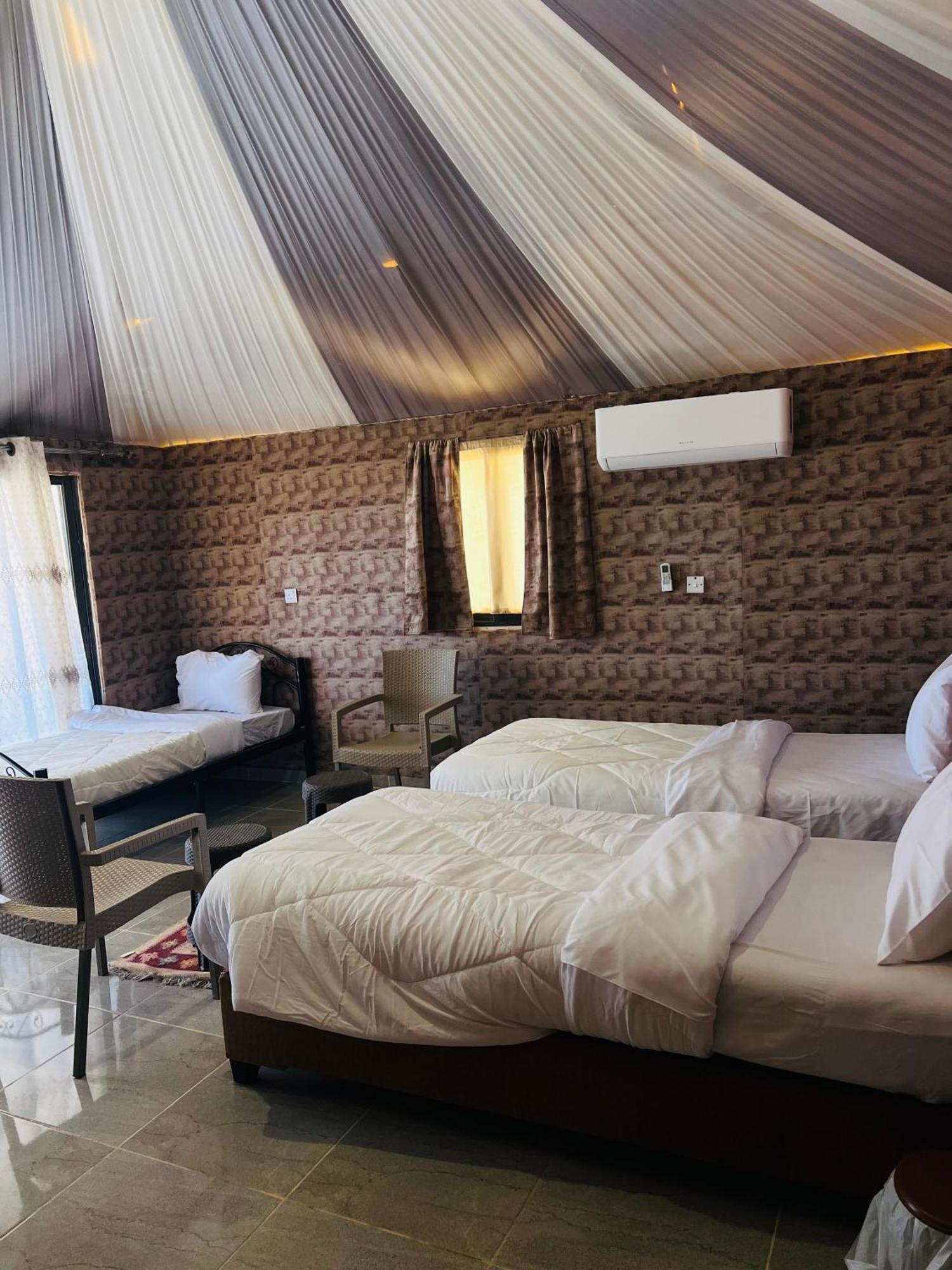 Abdullah Luxury Camp Appartement Wadi Rum Buitenkant foto